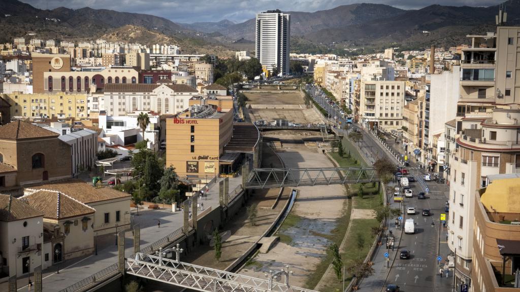 Imagen del cauce del río Guadalmedina de su Málaga.