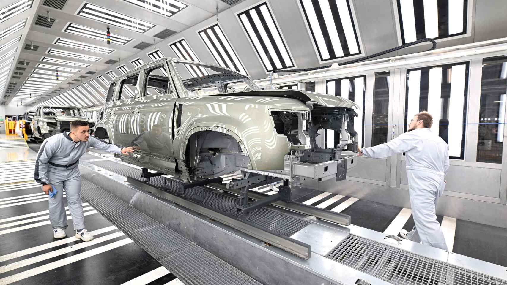 Imagen de la fabricación de un coche en una planta de Jaguar Land Rover.