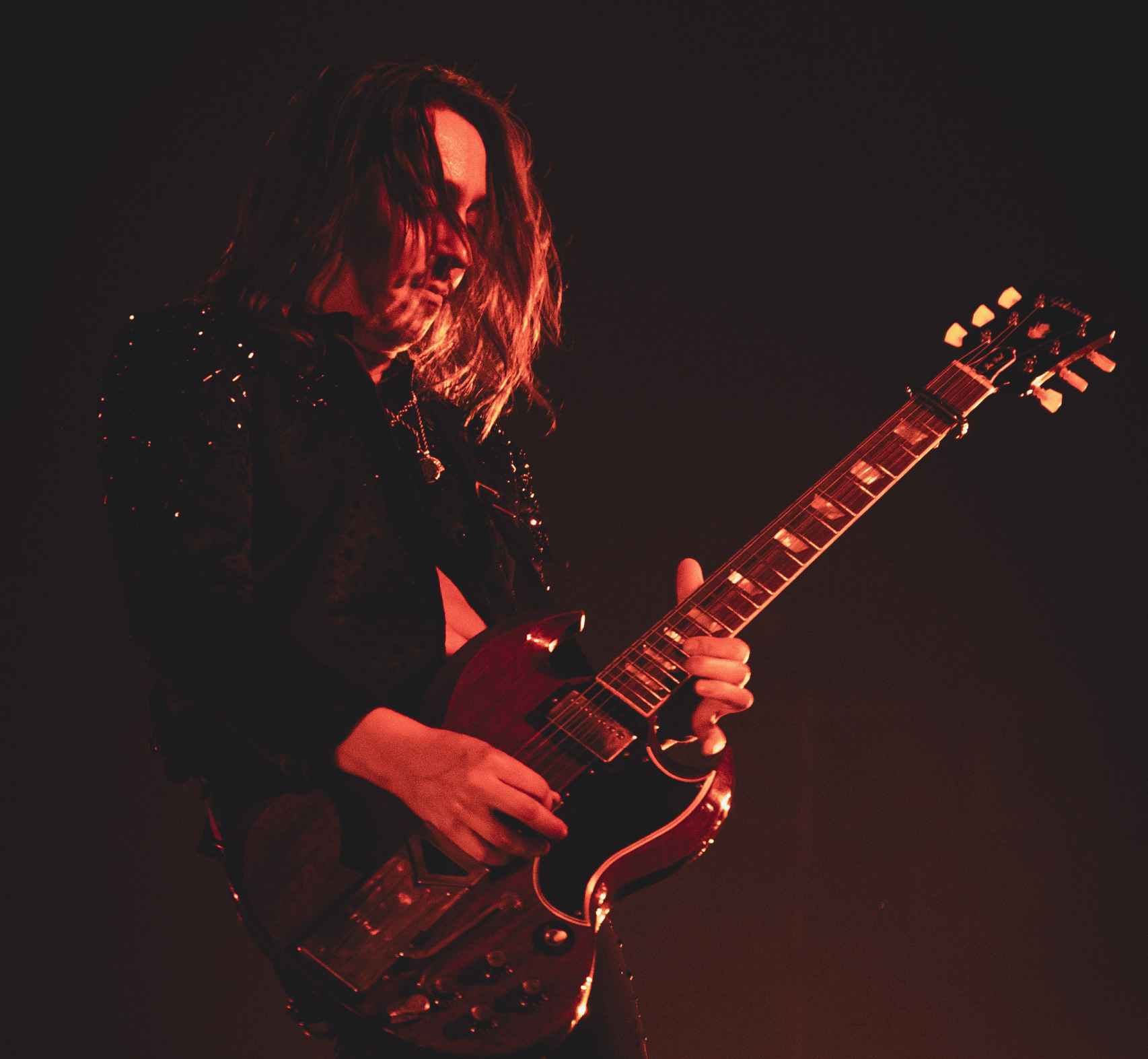 Jake Kiszka, guitarrista de Greta Van Fleet, durante su concierto de este lunes en Madrid. Foto: Dara Chriss