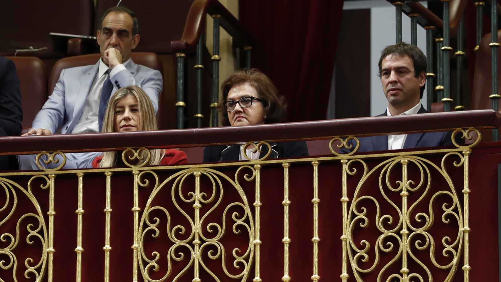 Begoña, Magdalena y David, en la moción de censura en 2018.