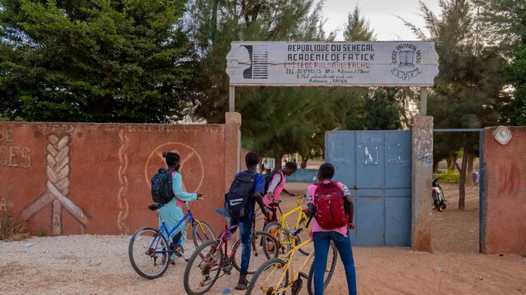 Las bicicletas que salvan la educación de cientos de jóvenes en Senegal