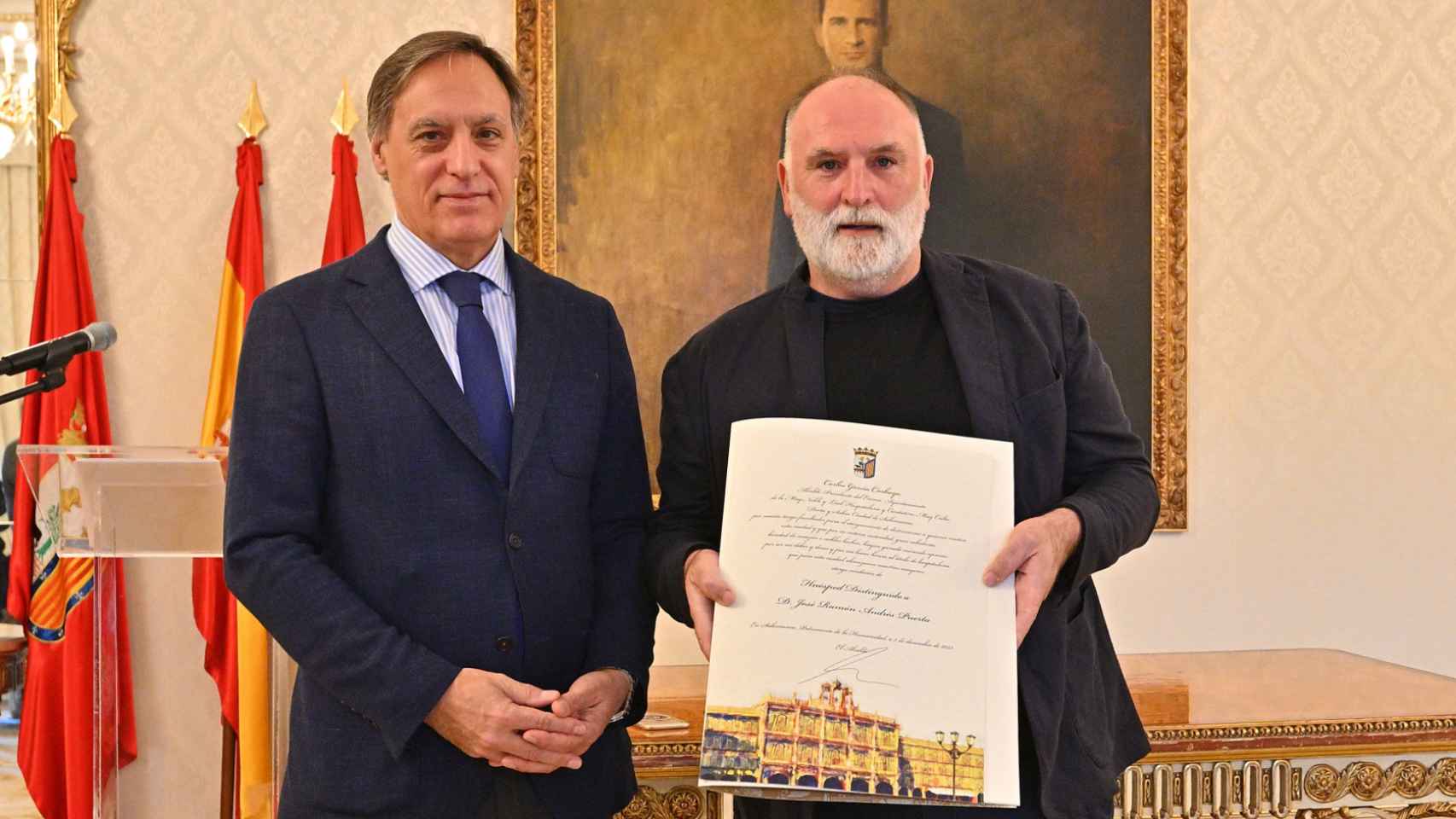 El alcalde de Salamanca entrega el título de Huésped Distinguido al chef José Andrés
