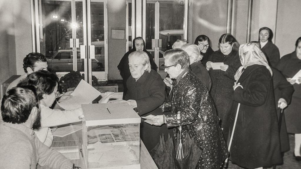 Imagen de un colegio electoral durante el referéndum de la Constitución de 1978 en Castilla y León.