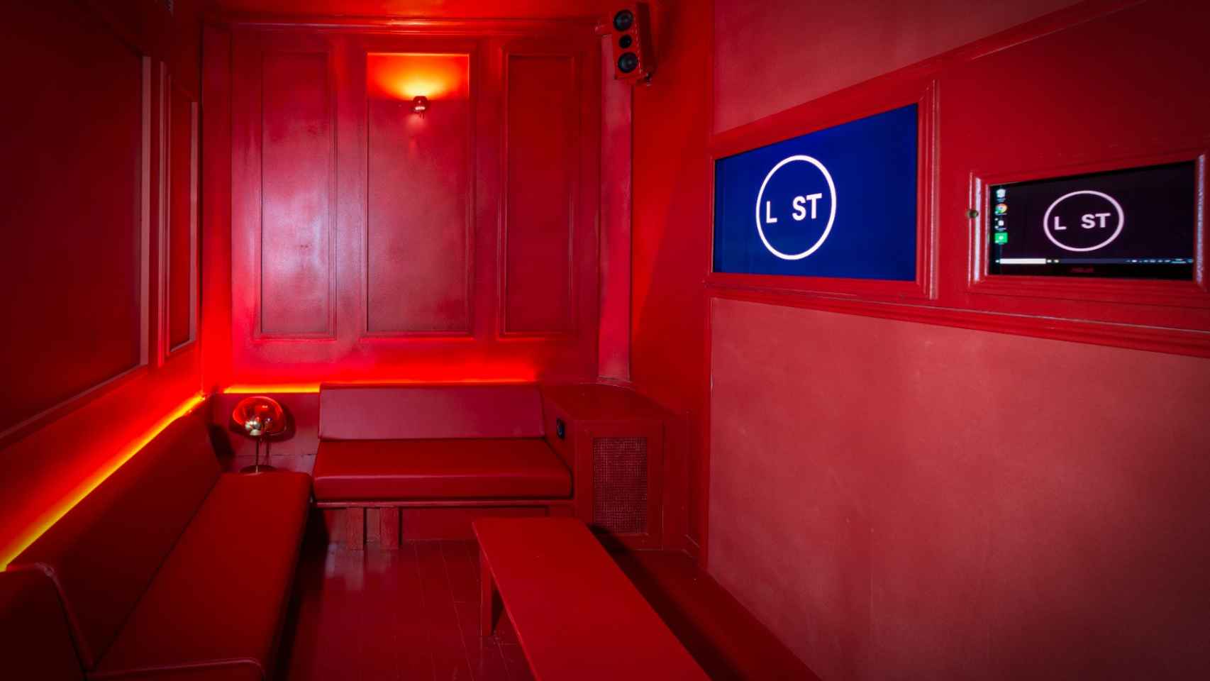La sala Scarlett del karaoke Lost en Ruzafa. EE