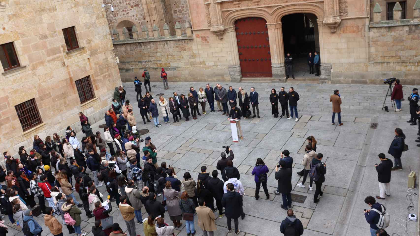 Los estudiantes de la Universidad de Salamanca piden mejoras en las conexiones de transporte