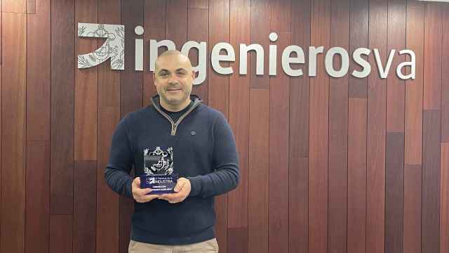 Juan Francisco Calero recoge el galardón en la sede de ingenierosVA