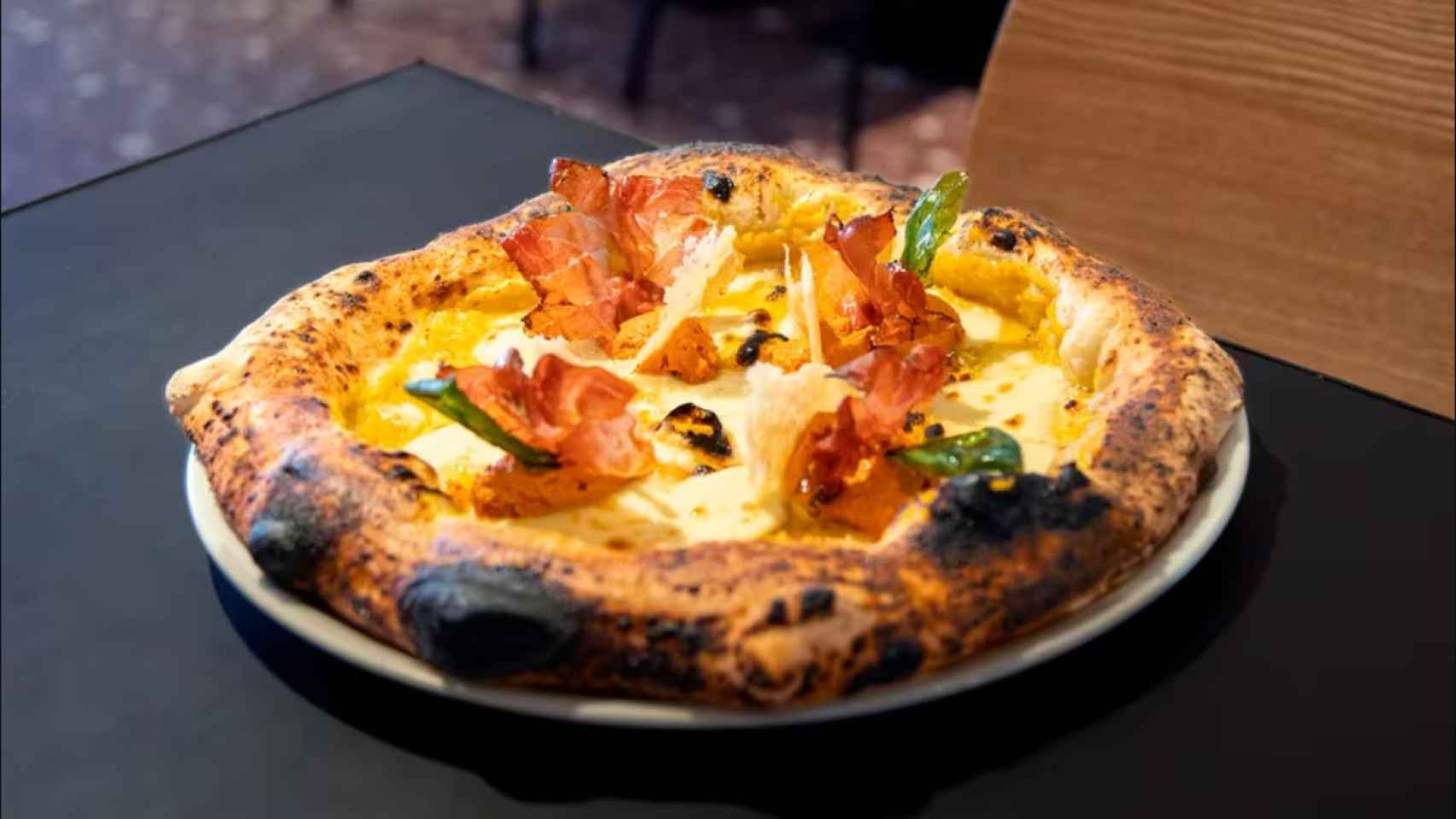 La mejor pizza de España lleva crema de calabaza y se sirve en este céntrico restaurante de Castellón.
