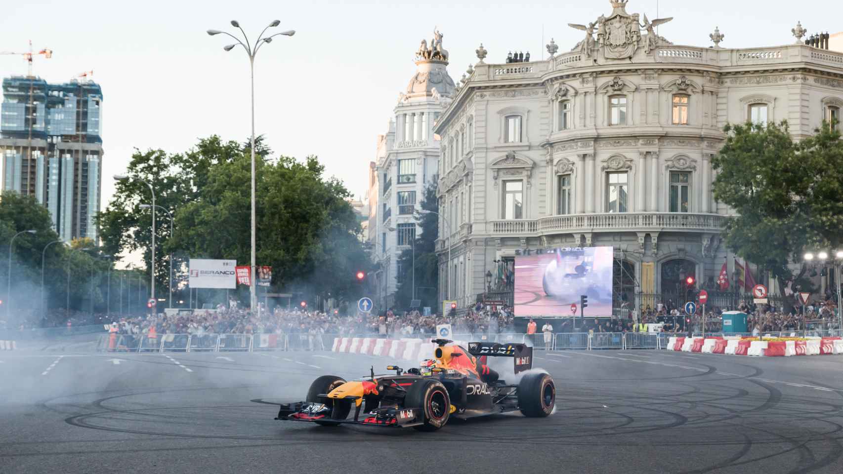 Checo Pérez, durante su exhibición con Red Bull en Madrid este 2023
