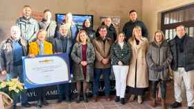 Foto de los representantes de los ayuntamientos finalistas y ganador de la comarca Montes de Toledo .