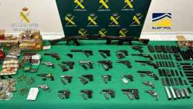 Algunas de las armas incautadas a la organización.