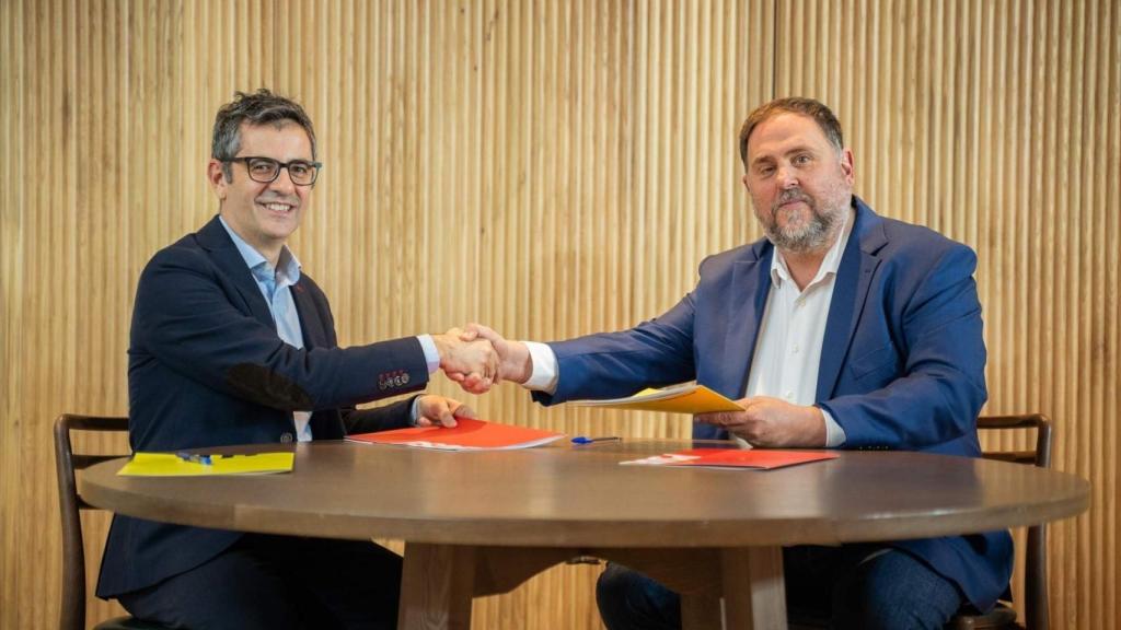 Félix  Bolaños y Oriol Junqueras, a primeros de noviembre en Barcelona, sellan el  pacto PSOE-ERC para investir a Sánchez.