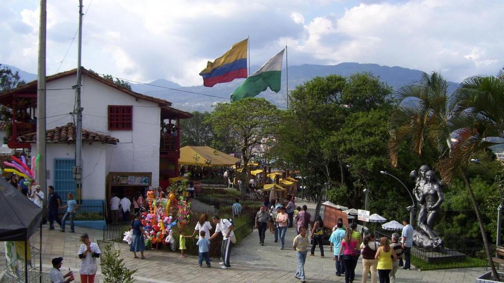 Imagen de archivo de una plaza de Medellín, ciudad colombiana en la que residía el solicitante de asilo.