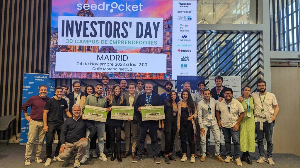 Foto de familia de las startups que participaron en el 30 Campus de Emprendedores de SeedRocket a finales de noviembre.