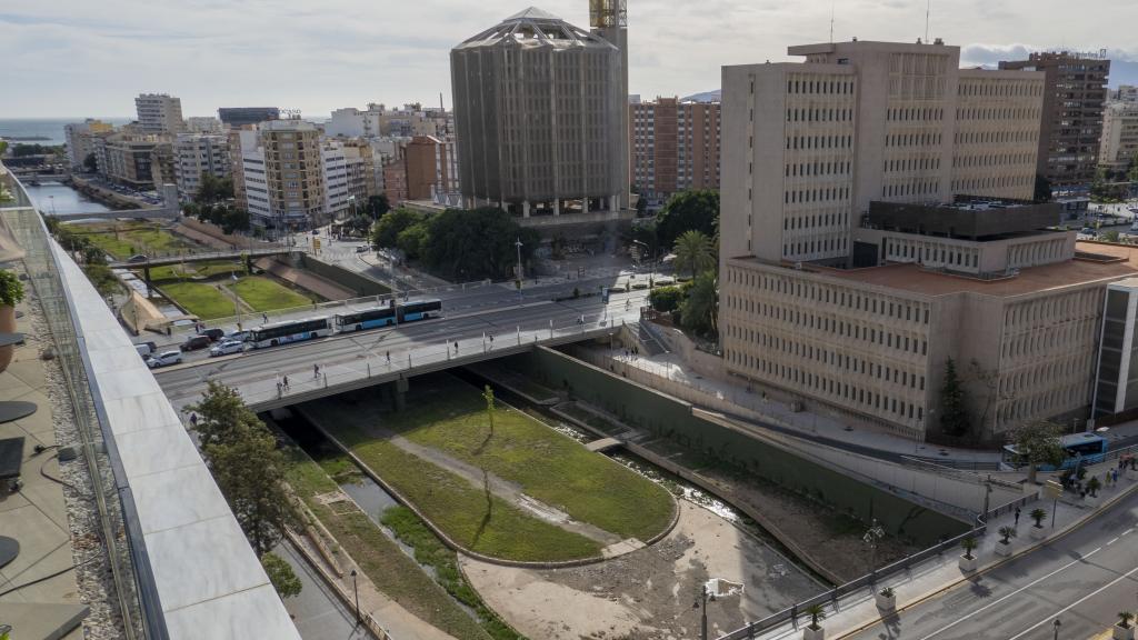 Imagen de la parte baja del río Guadalmedina, en Málaga.