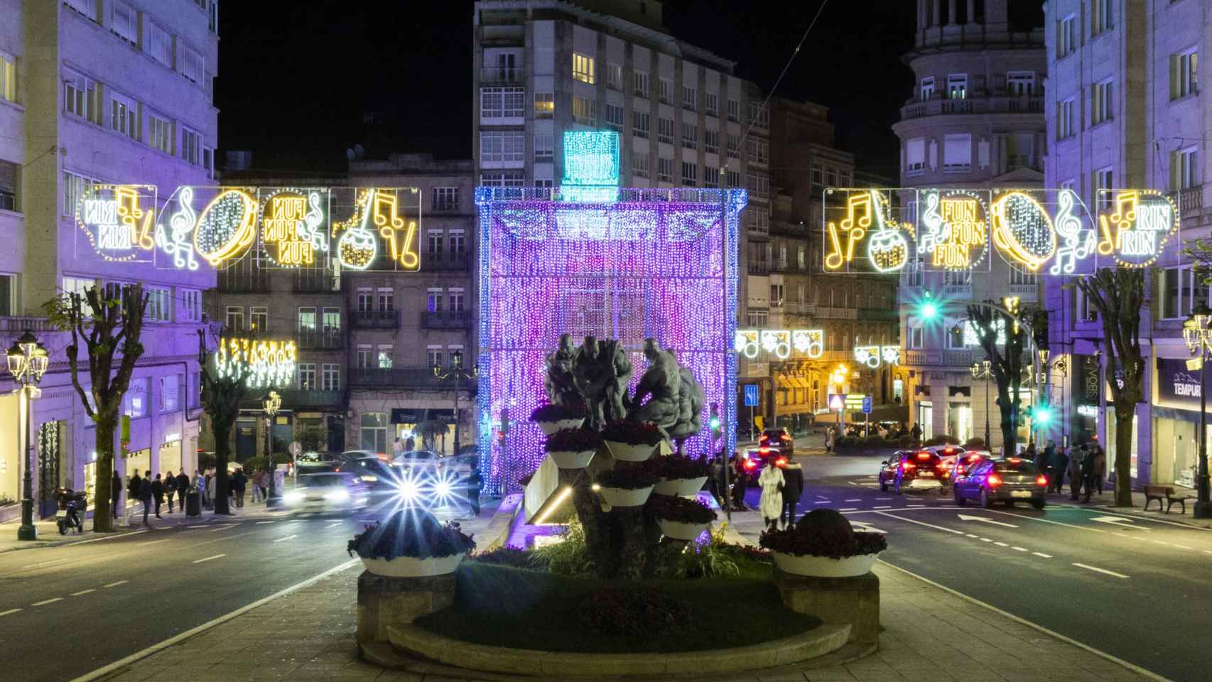 Luces de Navidad en la Gran Vía de Vigo.