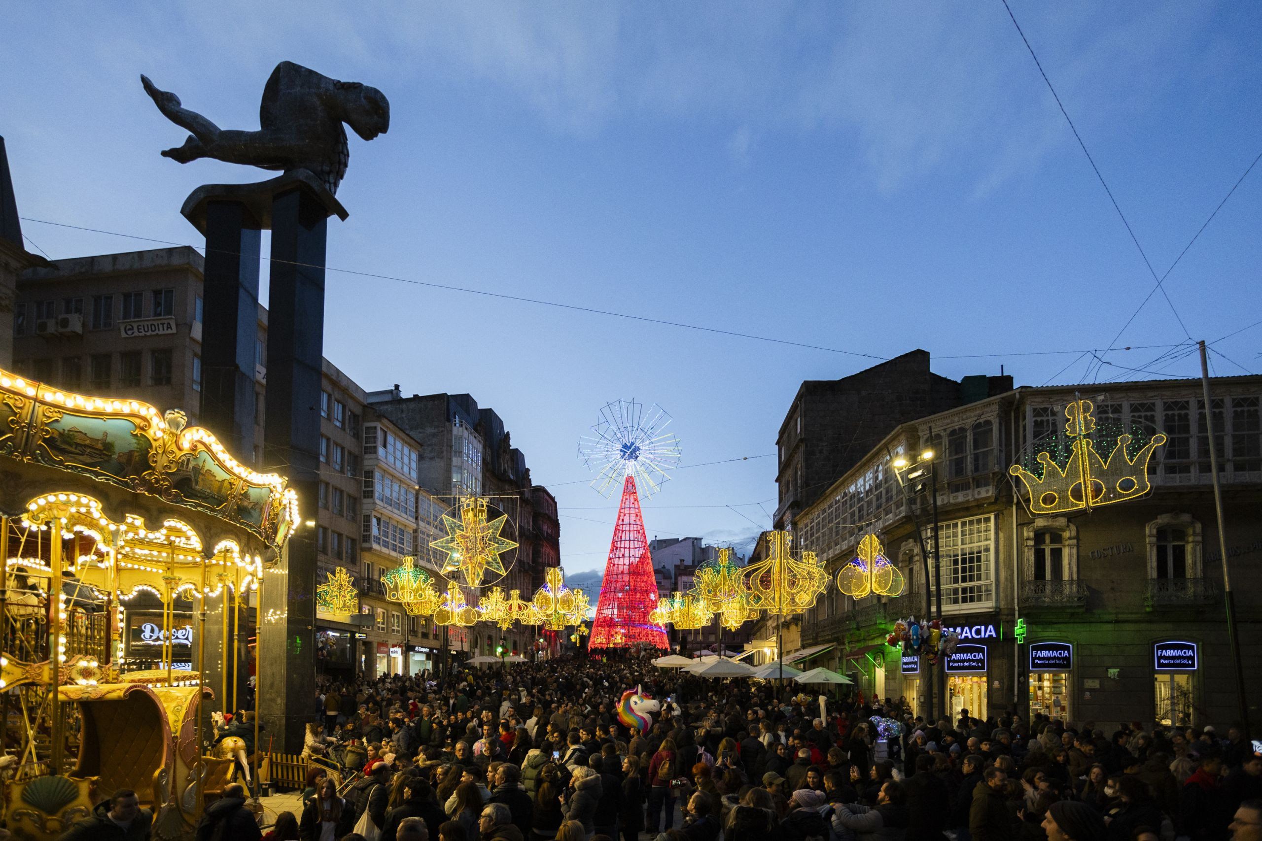 La Puerta del Sol de Vigo decorada por Navidad.