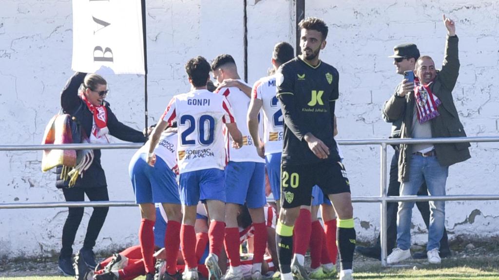 El Barbastro celebra su gol contra el Almería