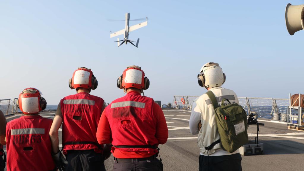 Dron FlexRotot en la cubierta del USS Stethem en el Golfo Pérsico