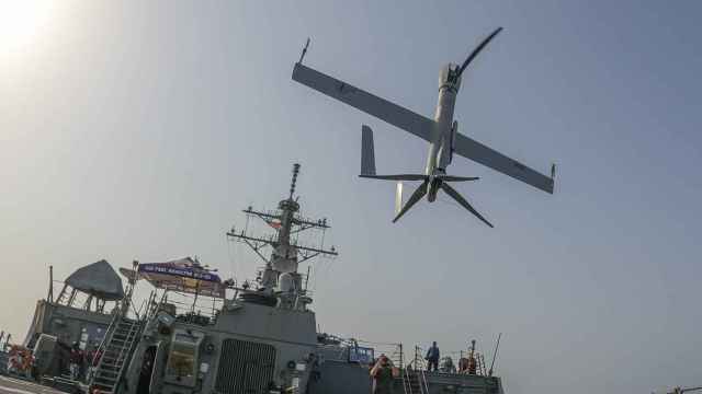 Dron Flexrotor despegando de USS Paul Hamilton