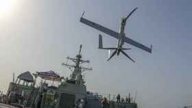 Dron Flexrotor despegando de USS Paul Hamilton