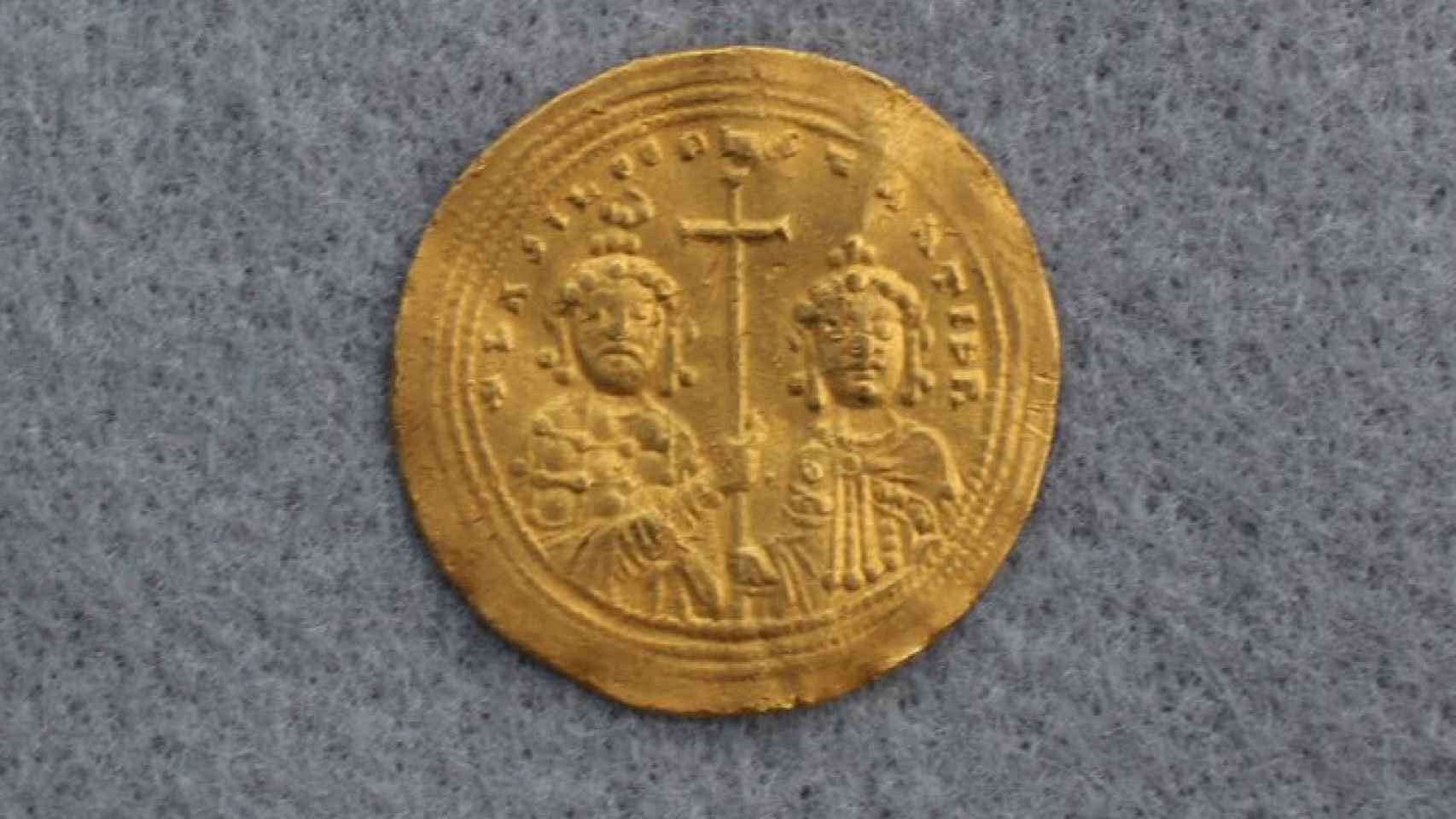 Basilio II y Constantino VII en la moneda.