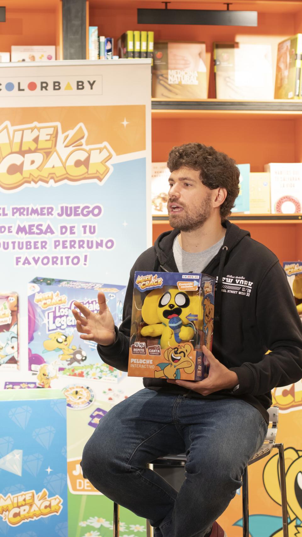 Miguel Bernal en la presentación de los juguetes de Mikecrack.