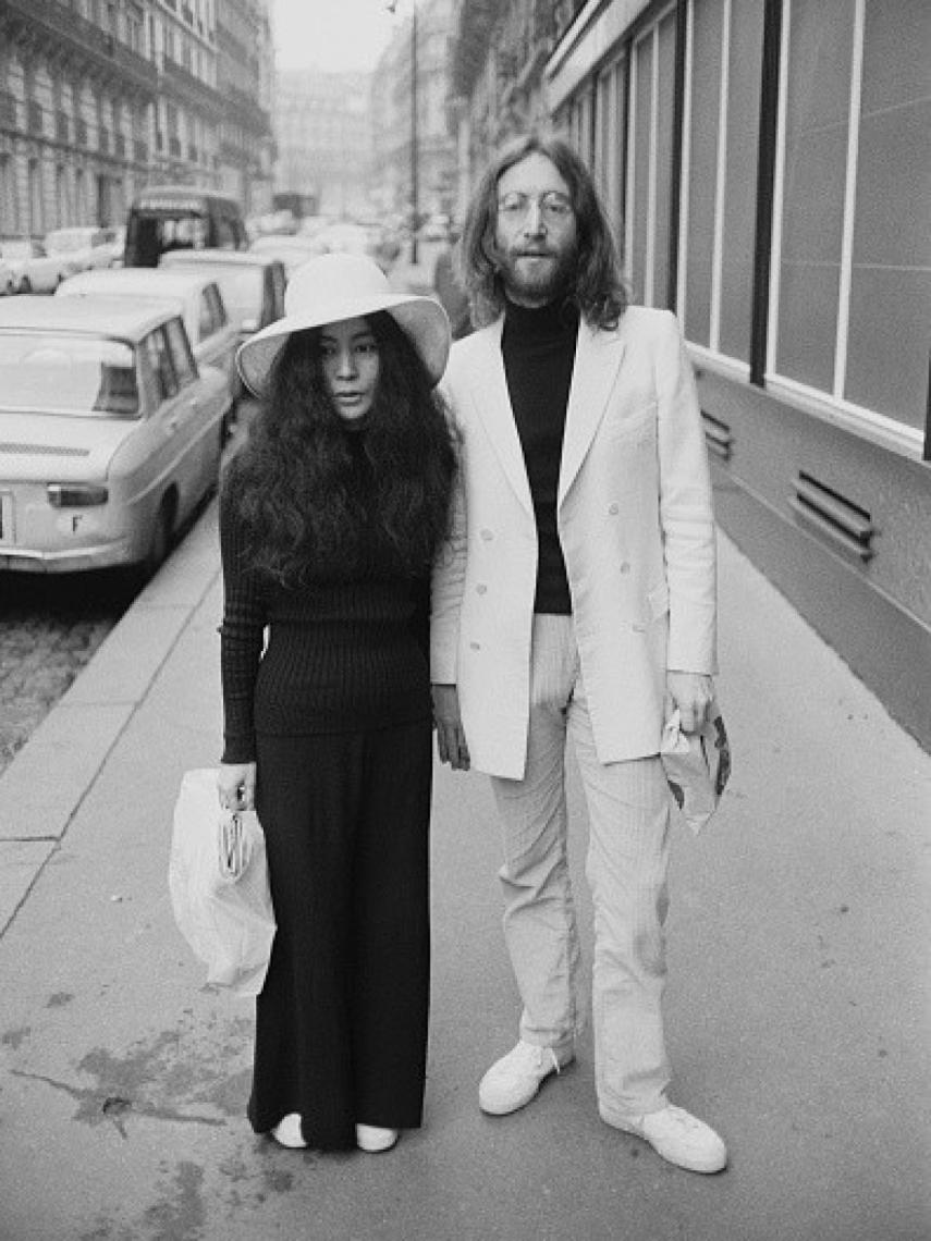 Yoko Ono y John Lennon.