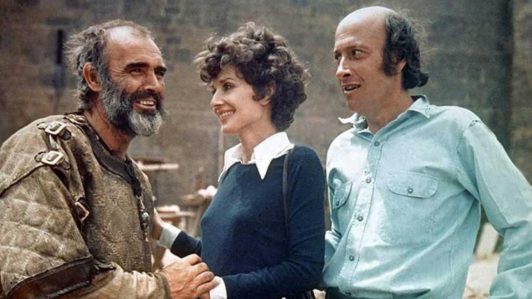 Sean Connery recibe la visita de Audrey Hepburn y Richard Lester, director de 'Robin y Marian'