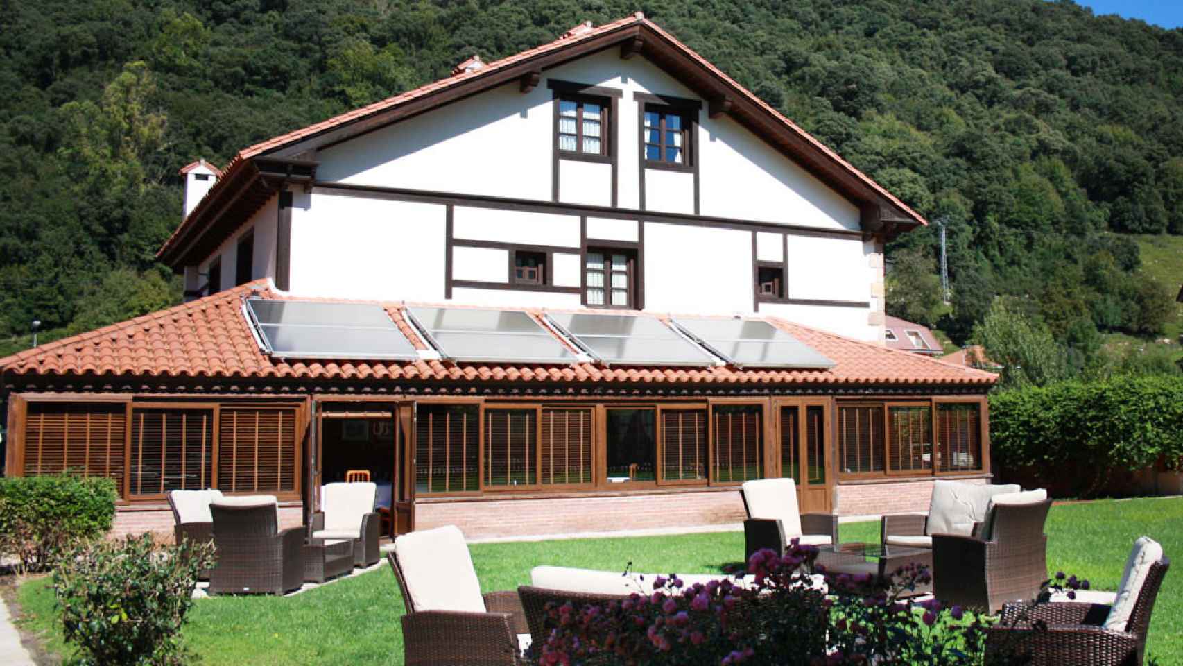 El restaurante de una villa de Cantabria que enamora con sus deliciosos platos caseros a buen precio.