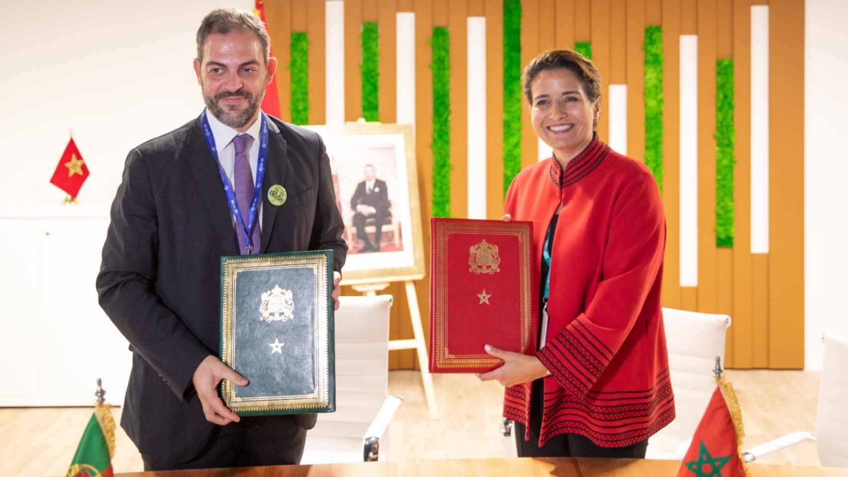 El ministro portugués de Medio Ambiente y Acción por el Clima, Duarte Cordeiro, y la ministra marroquí de Transición Energética y Desarrollo Sostenible, Leila Benali.