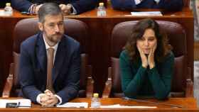 El consejero de Presidencia y Justicia, Miguel Ángel García, y la presidenta Isabel Día Ayuso en la Asamblea, este jueves.