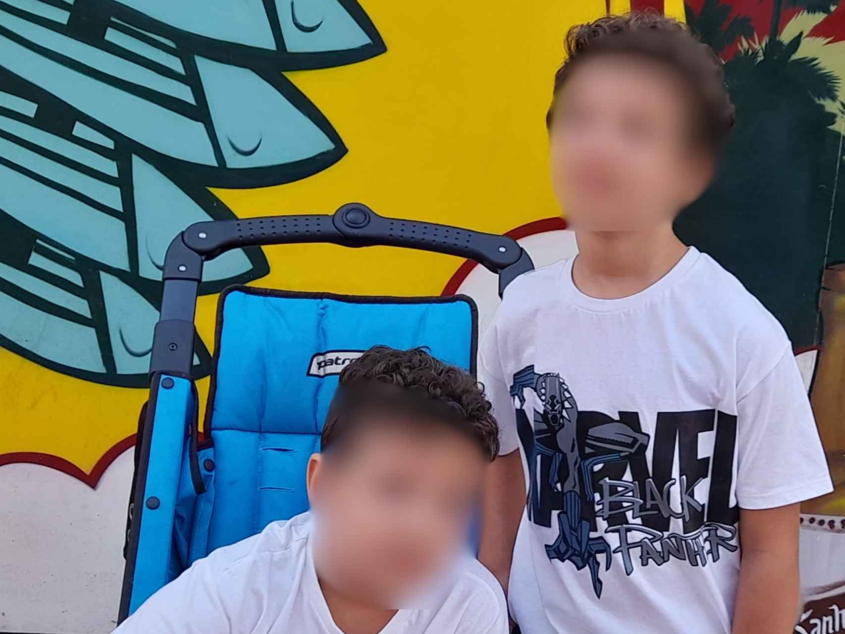 Imagen de Óscar y Hugo, gemelos de 8 años e hijos de Inmaculada Fernández.