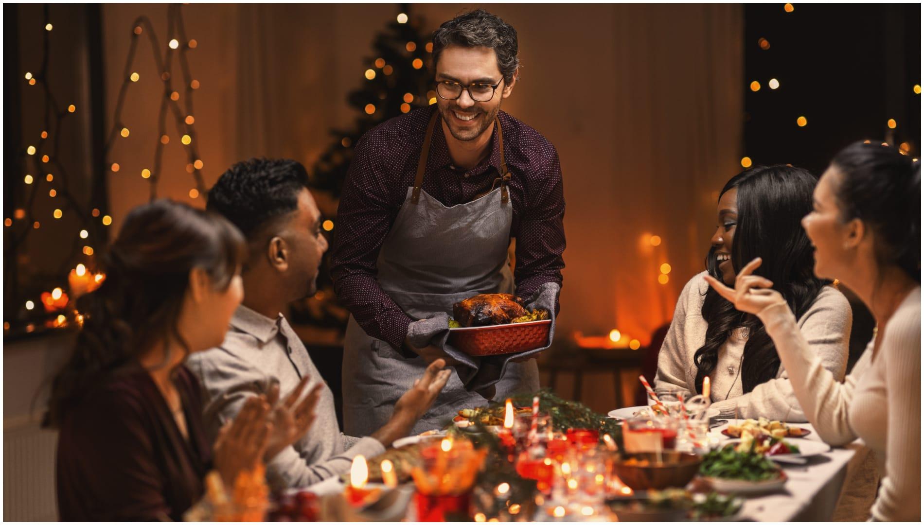Una cena navideña (Shutterstock)