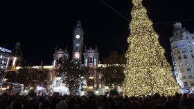 Las luces de Navidad en la plaza del Ayuntamiento de Valencia
