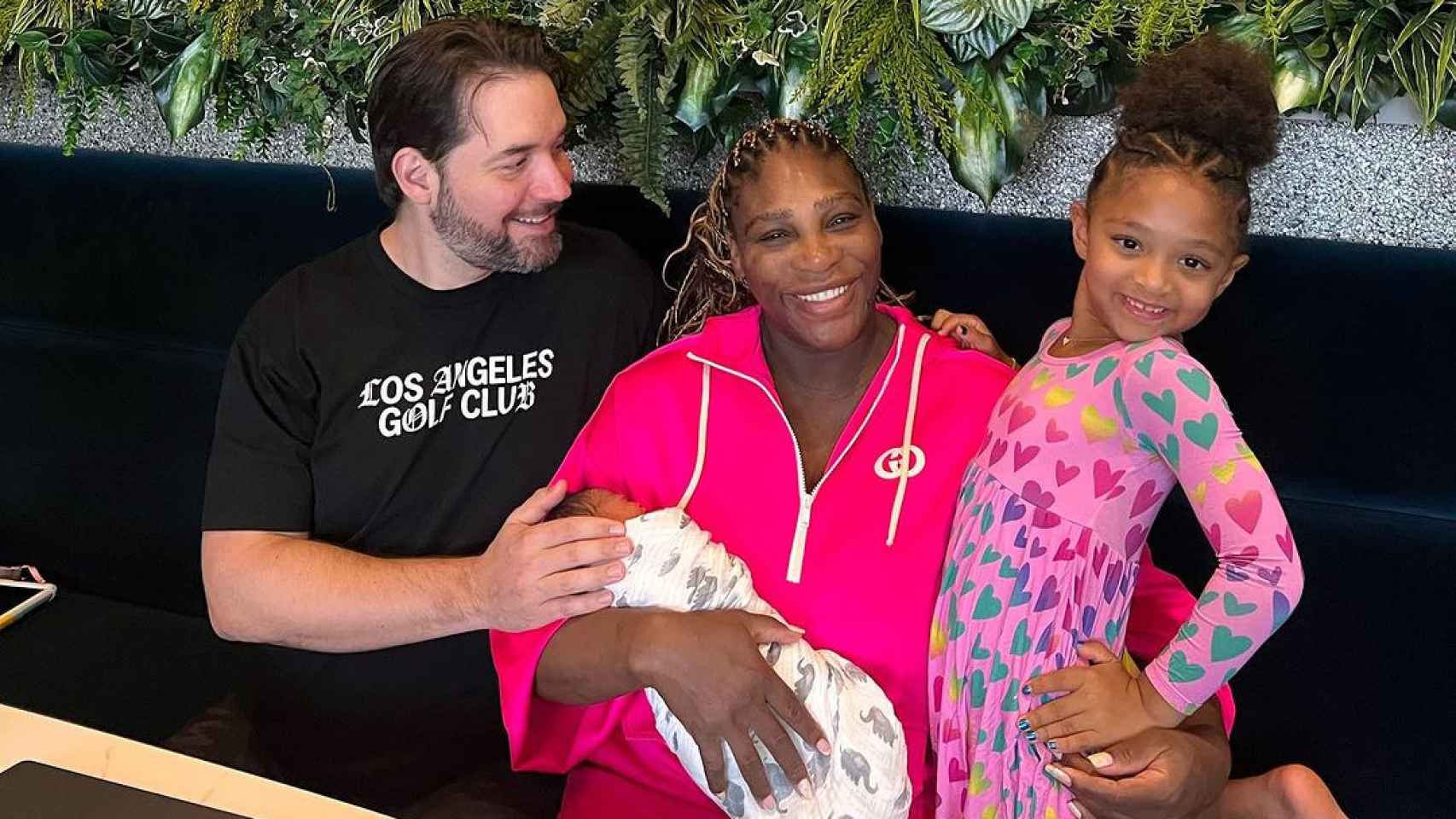 Serena Williams junto a su marido y sus dos hijas.