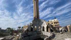 Restos de la Mezquita Al Omari de Gaza tras los bombardeos.