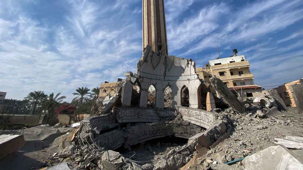 Restos de la Mezquita Al Omari de Gaza tras los bombardeos.
