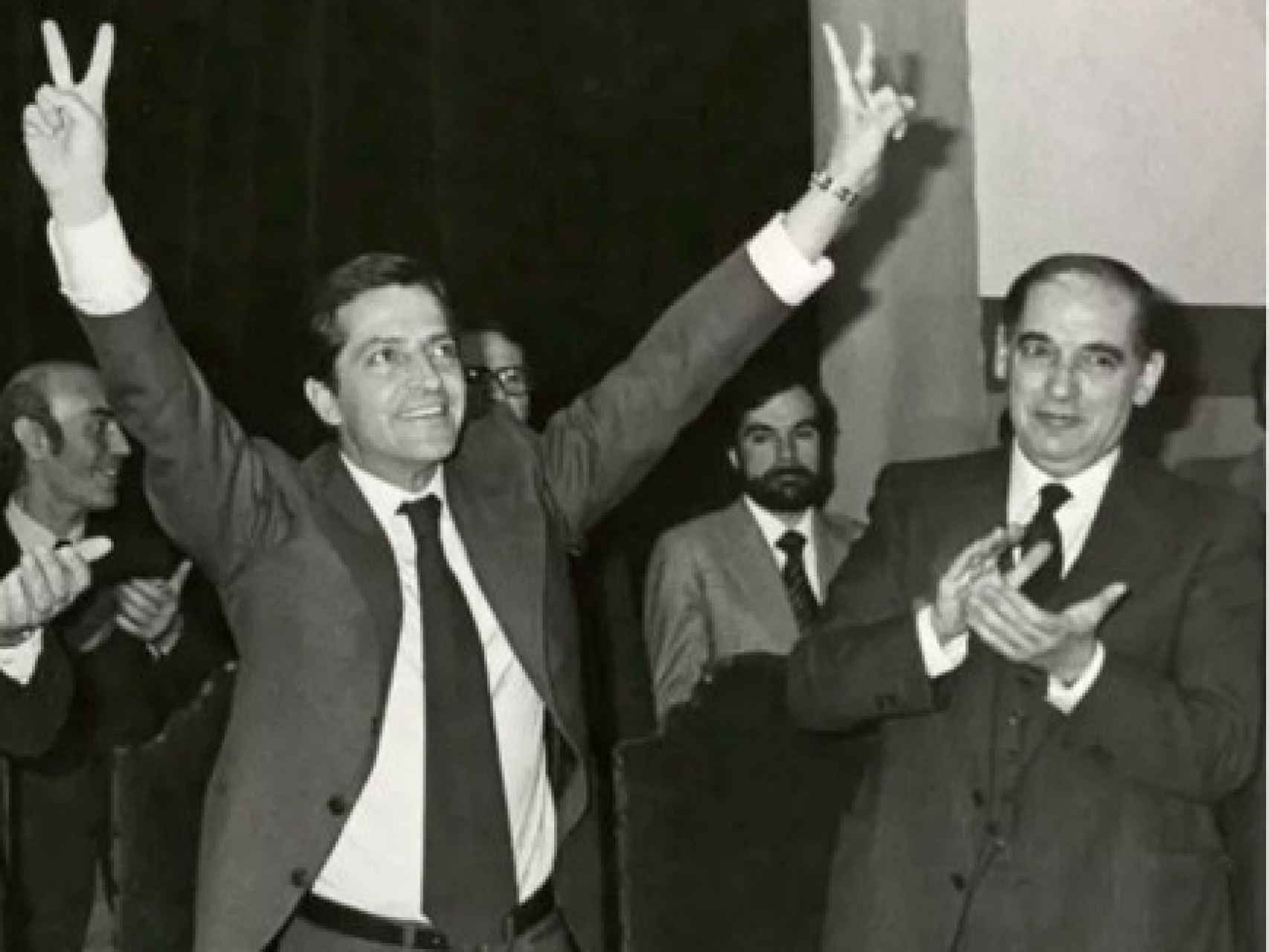 Antonio Fontán, a la derecha de Suárez, celebrando el triunfo en las elecciones generales de 1979.