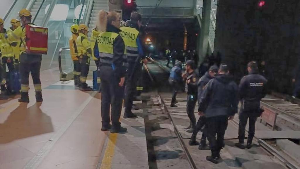 Momento en el que descarrila un nuevo tren de Cercanías en Atocha este viernes.