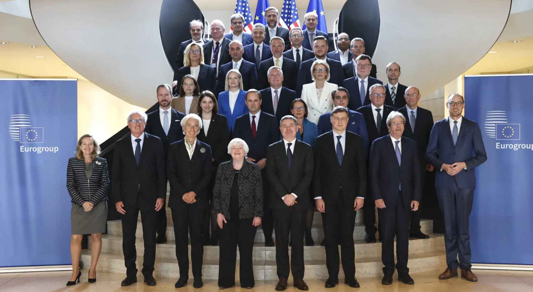 Foto de familia de la reunión del Eurogrupo en Luxemburgo