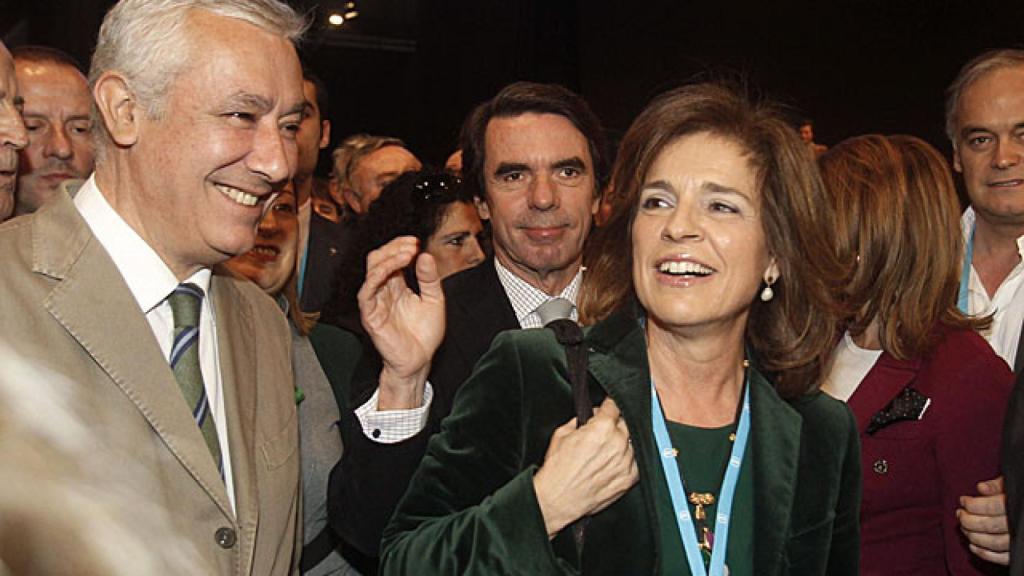 Javier Arenas, José María Aznar y Ana Botella en un mitin del PP en Sevilla, en febrero de 2012.