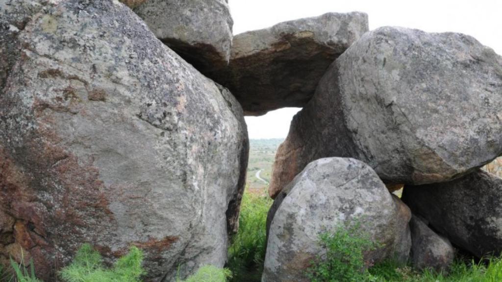 Santuario en el Teso de San Cristóbal en Villarino de los Aires, donde dicen habitaba la Mora