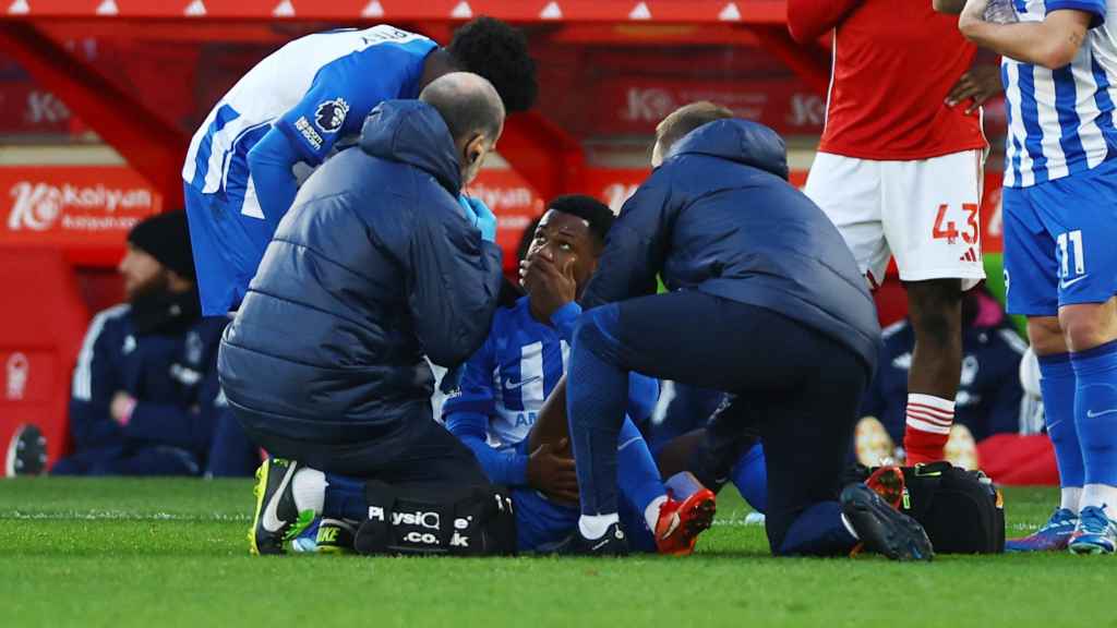 Ansu Fati, tras lesionarse con el Brighton en un partido de la Premier League