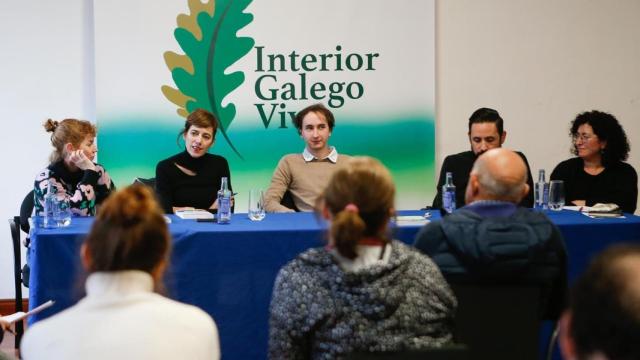 Acto ‘Falemos do Rural’ en el casino de Chantada con la presencia de Marta Lois.