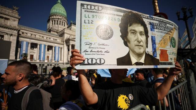 Seguidores de Milei, durante su investidura.