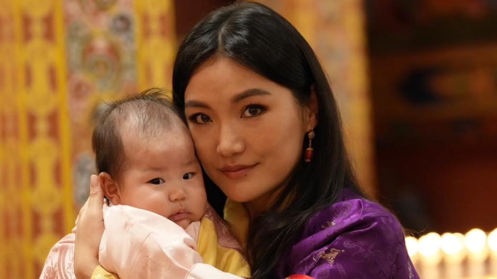 La Reina y la princesa de Bután.
