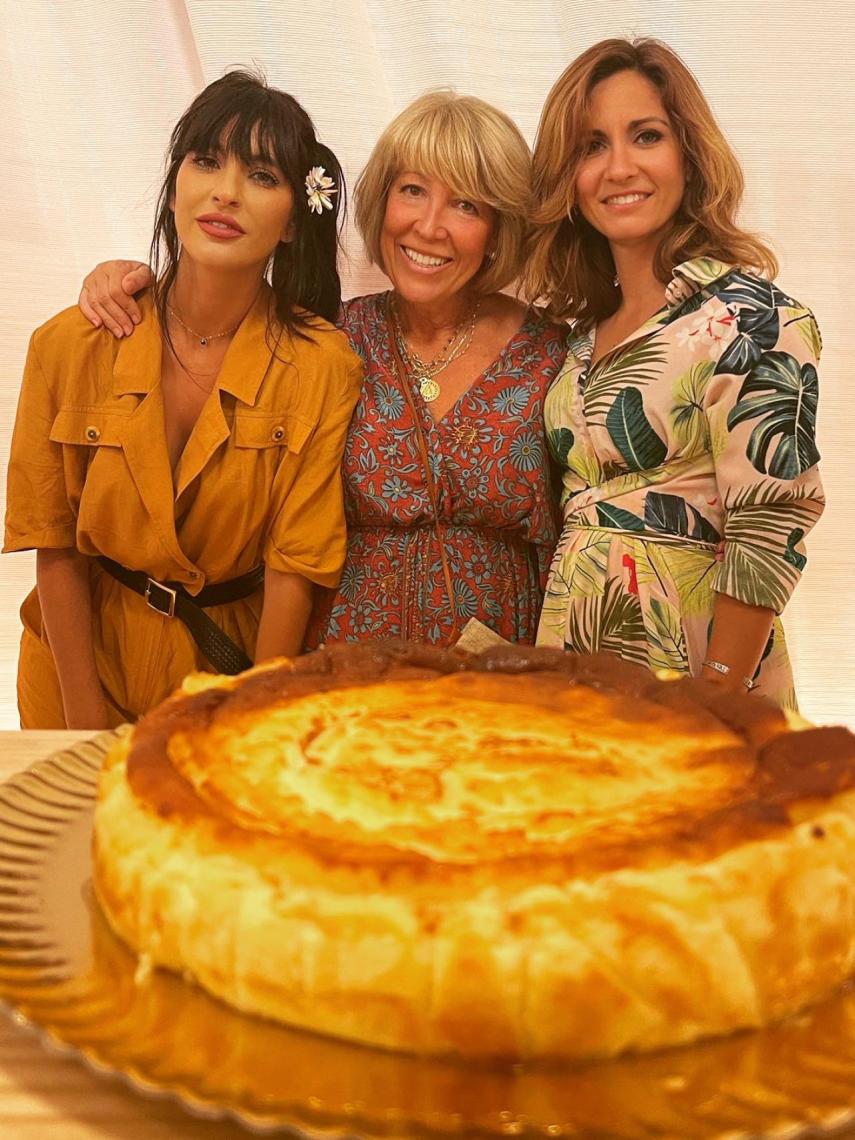 Pilar Molina con sus hijas Cristina y Marta.