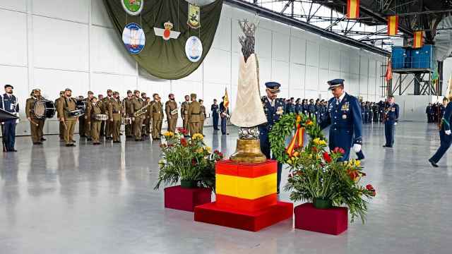 La Base Aérea de Matacán festeja a su patrona, la Virgen de Loreto, en una concurrida ceremonia