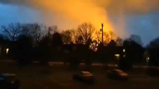 Momento en el que uno de los tornados provoca una explosión