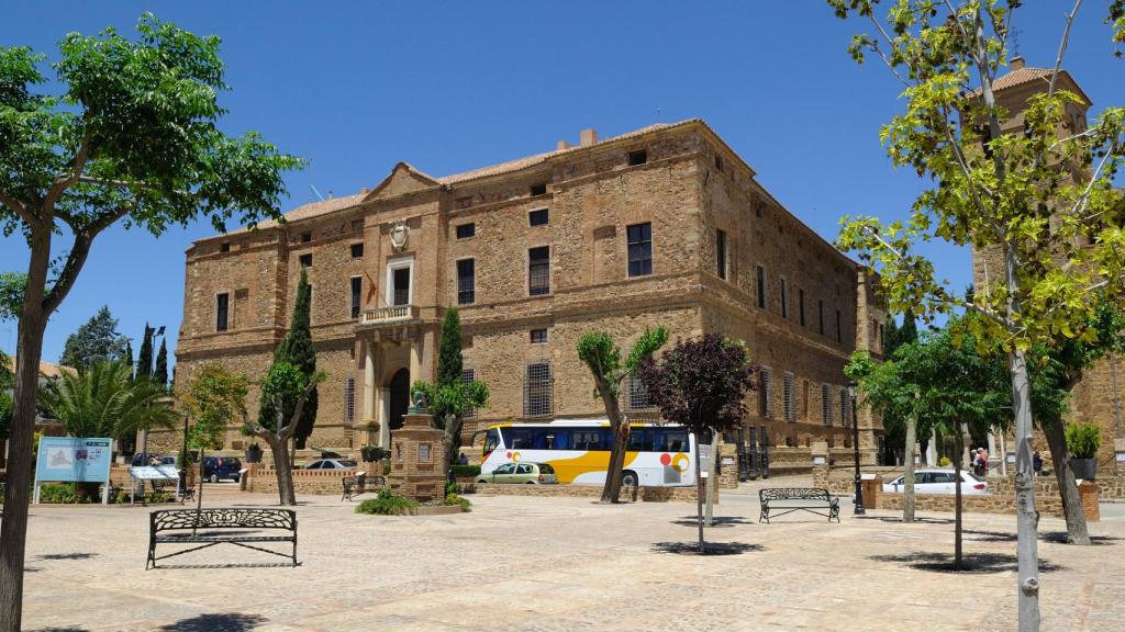 Exterior del Palacio de los Marqueses de Santa Cruz.